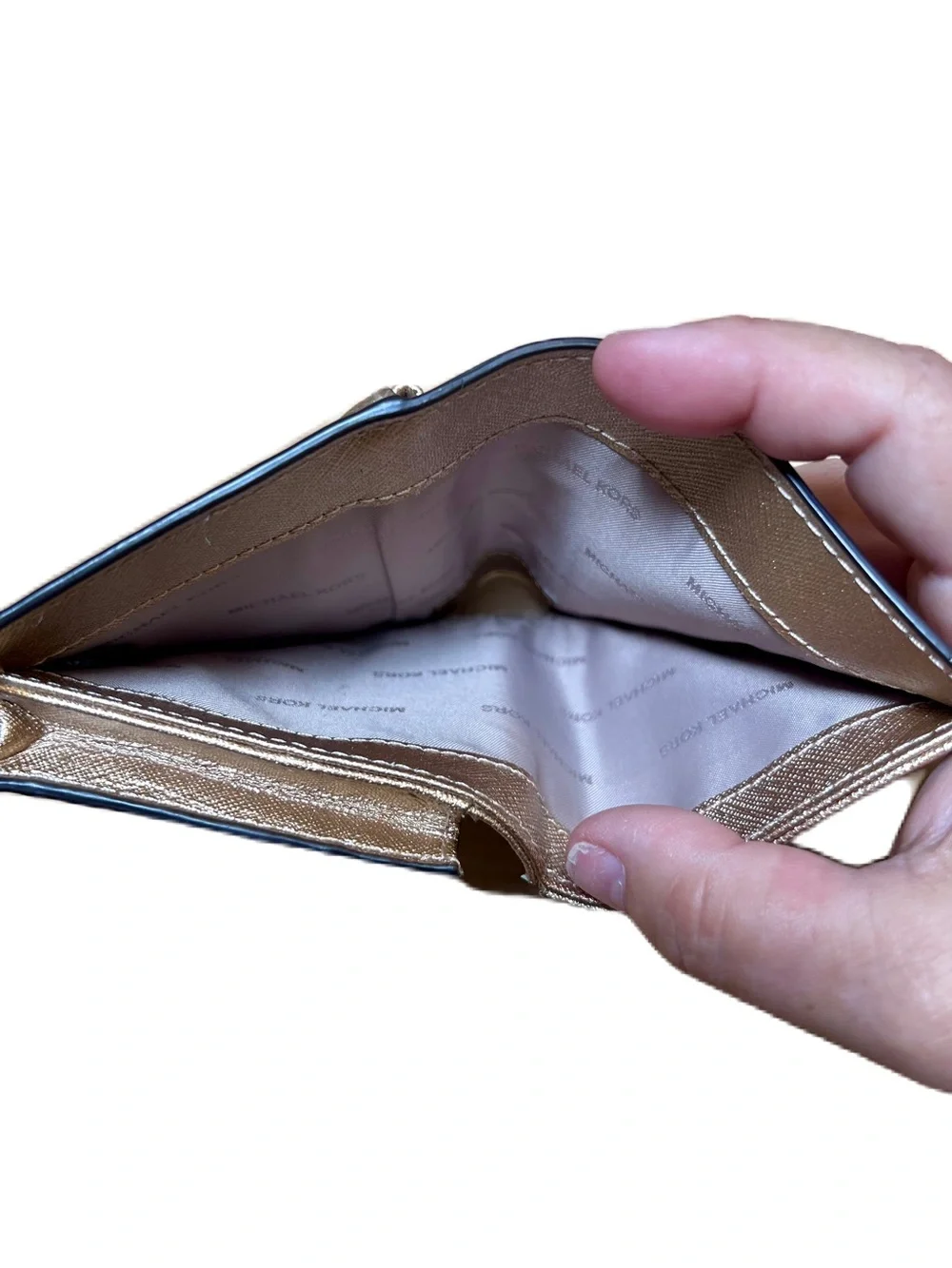 MICHAEL KORS Gold wallet in Saffiano Coated Leather.